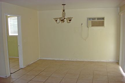 3rd image of 826 Sandy Hook Ave