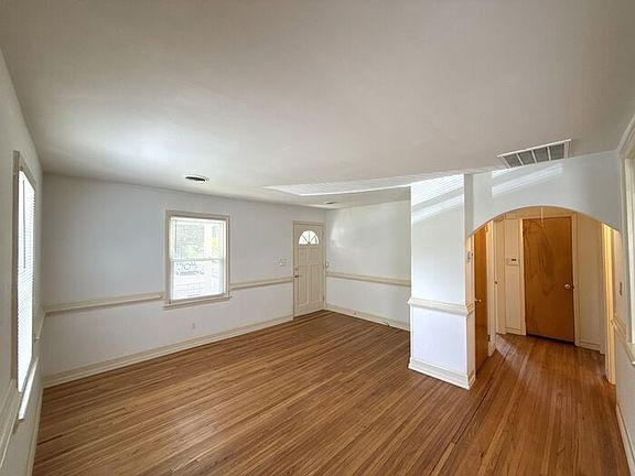 2nd image of 419 Greystone Rd