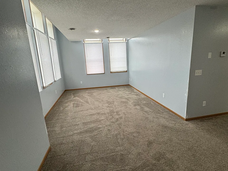 509 1/2 Sinclair Lewis Ave #1