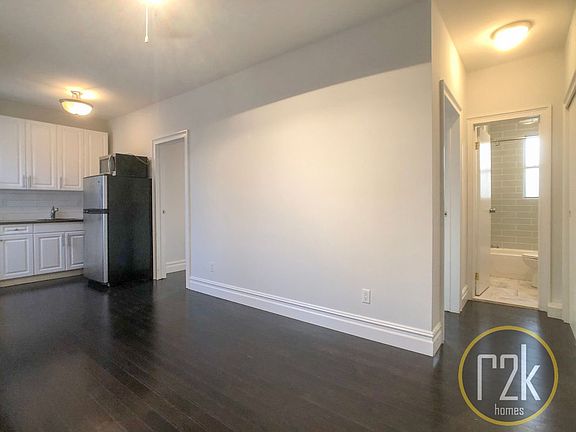 4th image of 3168 41st St APT 4R