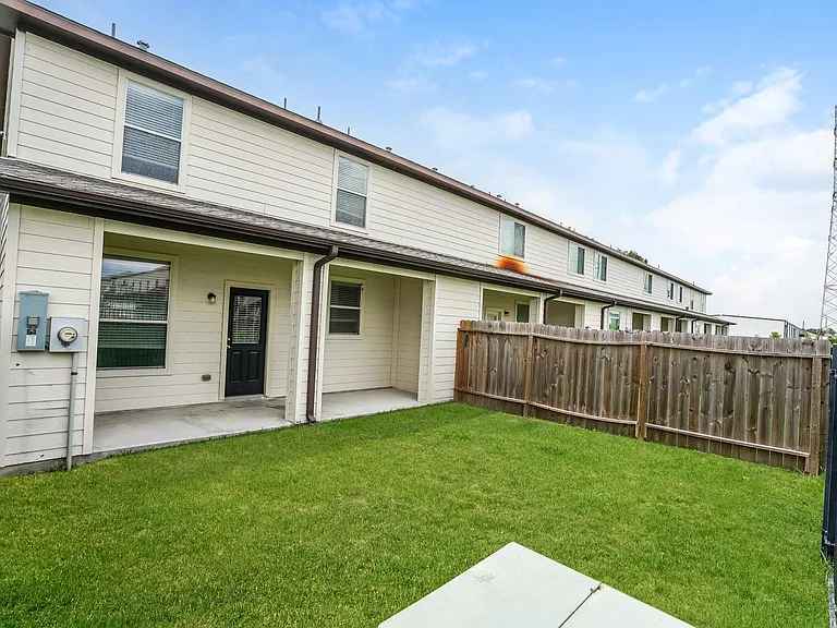 6254 Brenwood Cir — Photo 3