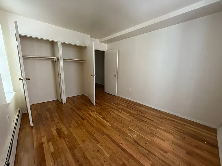 1365 Sheridan Ave #4B — Photo 2