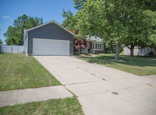 1300 Meadowview Ln, Amherst, OH 44001