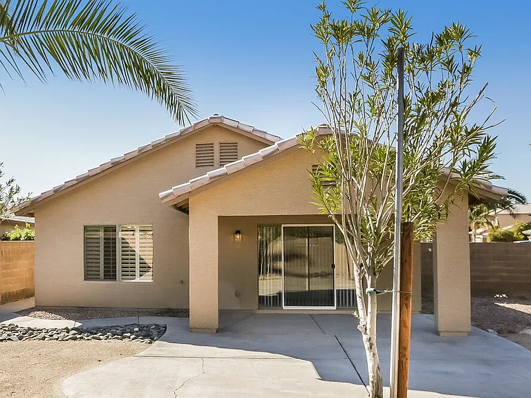 10898 W Alvarado Rd — Photo 16
