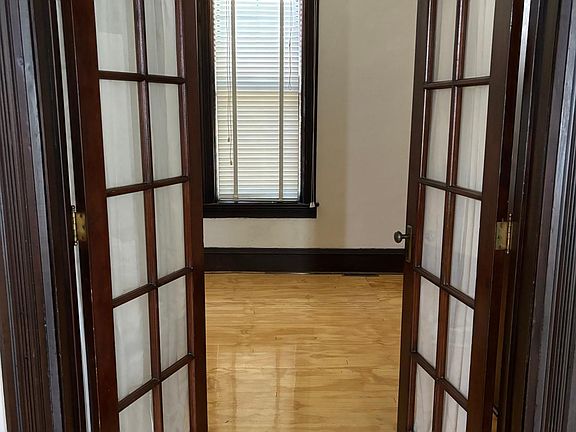 4th image of 1607 N Dechman Ave