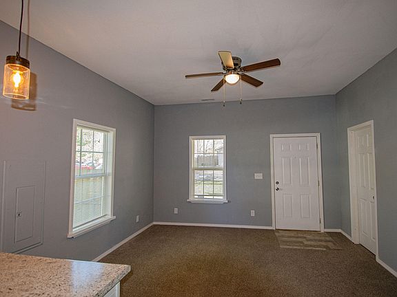 5th image of 319 N Pine Ave