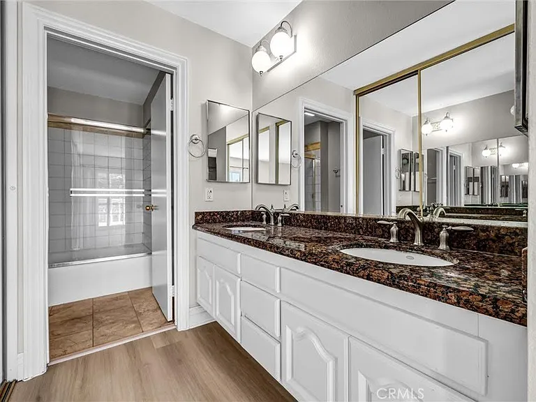 4 Hickory Tree Ln — Photo 23