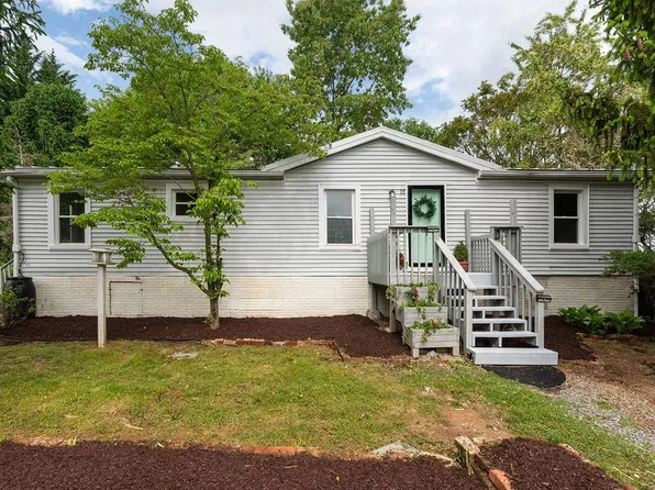 13 Liberty Ct, Waynesboro, VA 22980