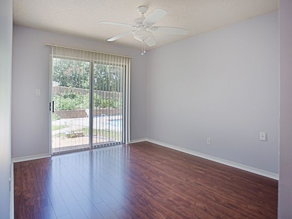 5th image of 4830 Peacock Dr
