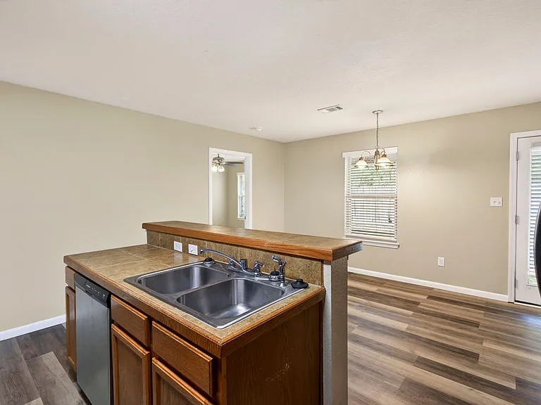 10261 English Manor Dr — Photo 10