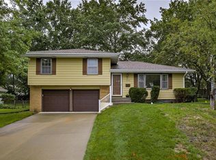 10114 Tracy Ave, Kansas City, MO 64131