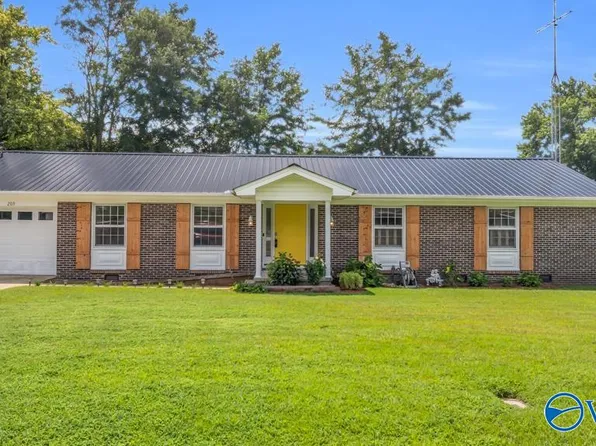 209 Noblitt St, Albertville, AL 35950