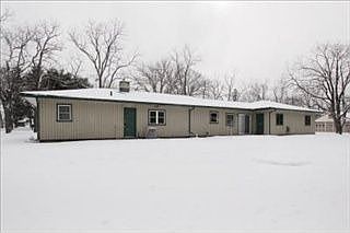 4th image of 5947 N Riverview Dr