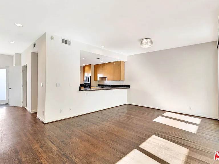 811 21st St #3 — Photo 9