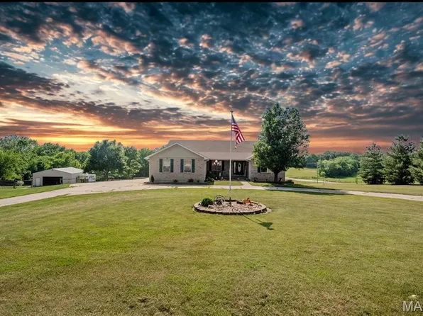 11 Sherman Dr, Elsberry, MO 63343