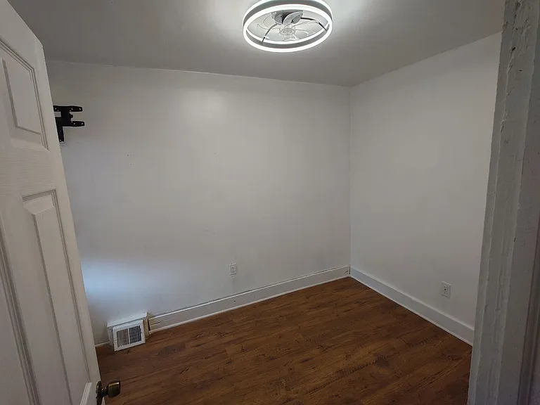2224 Latona St — Photo 9