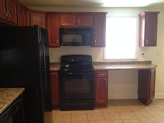 Eat-in kitchen