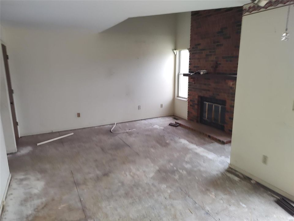 2214 Riverwood Trails Dr, Florissant, MO 63031 Zillow