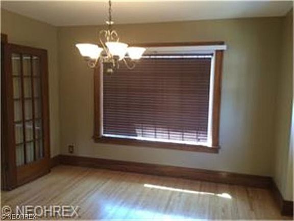 5th image of 220 Fairmount Ave NE