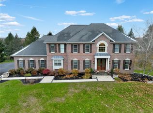 9 Lusk Farm Cir, Pittsford, NY 14534