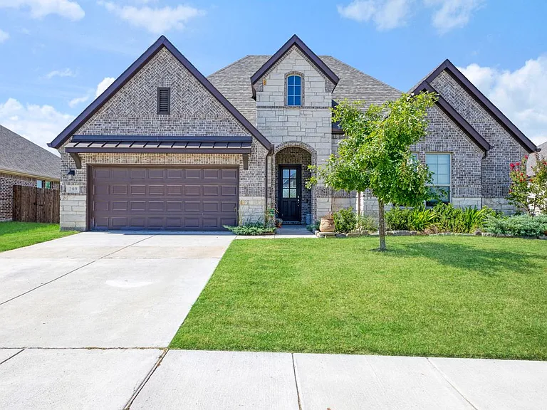 209 Chesapeake Dr — Photo 1