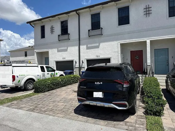 786 SW 12th St, Florida City, FL 33034