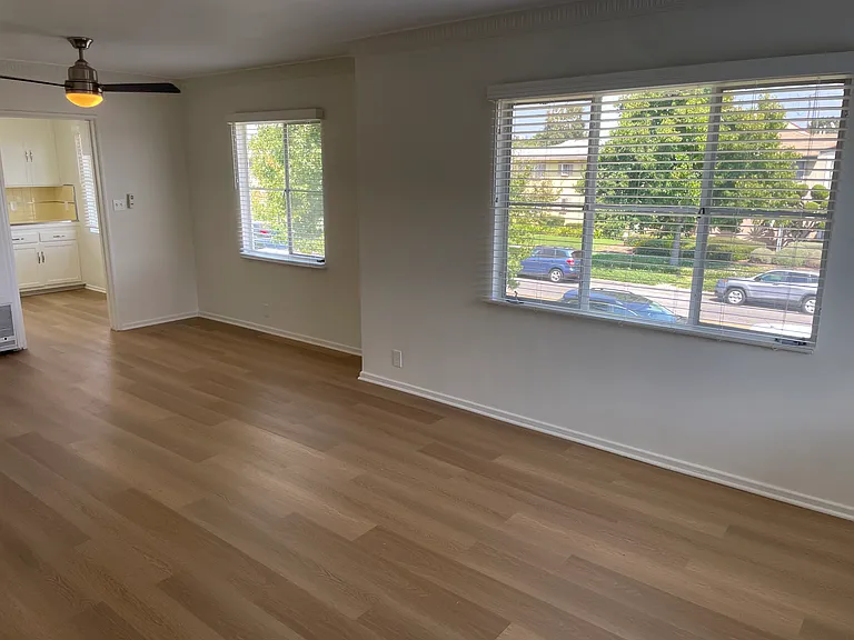 3187 S Barrington Ave — Photo 3