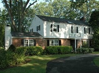 125 Woodside Dr, Greenwich, CT 06830