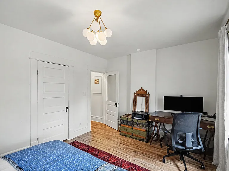 745-747 S 6th St — Photo 17