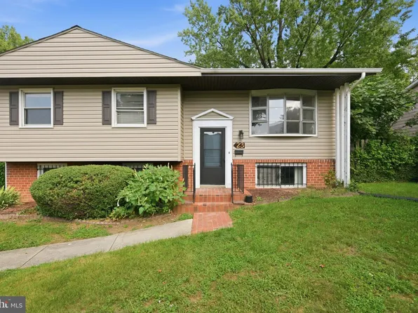 23 Daimler Dr, Capitol Heights, MD 20743