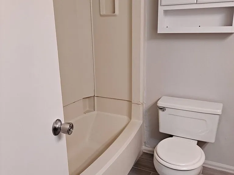 33-39 Castle Royal Dr — Photo 10