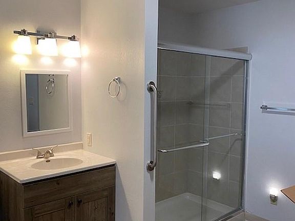 2nd image of 426-428 Hogan St #1