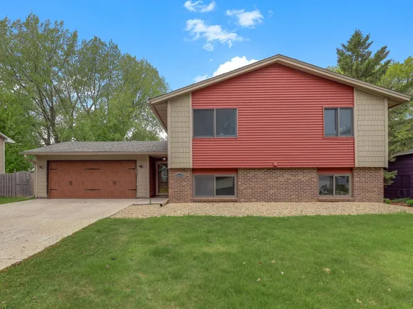 2566 Cochrane Dr, Woodbury, MN 55125