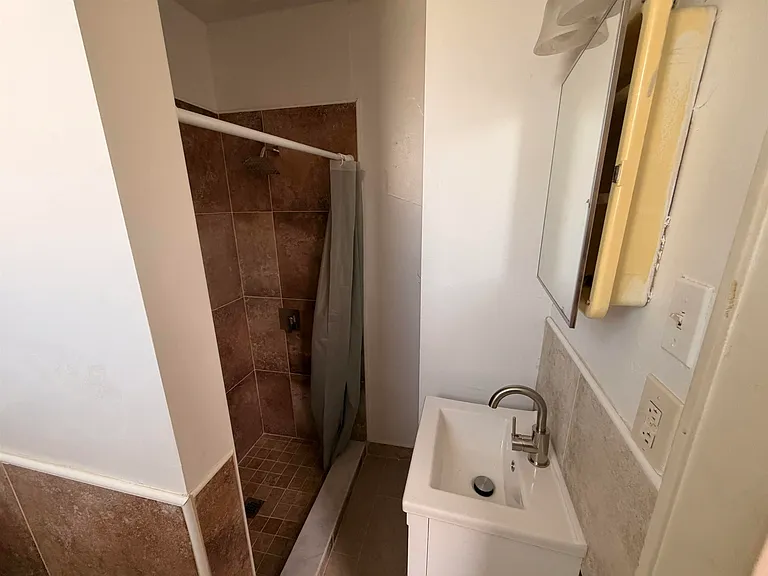 133 W 20th St #3 — Photo 9