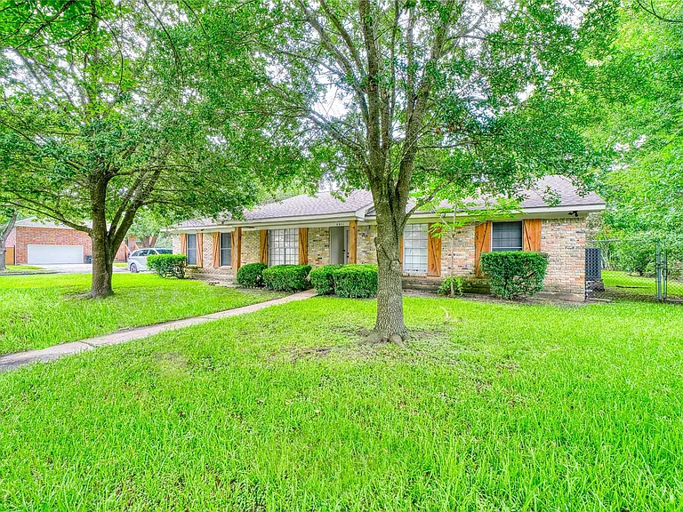 5911 Dawnridge Dr — Photo 4