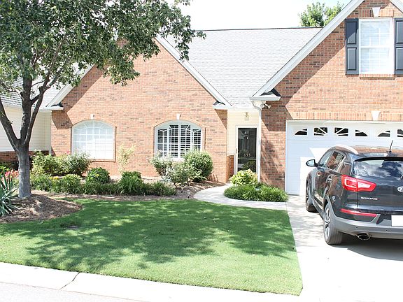 2nd image of 655 Ivybrooke Ave
