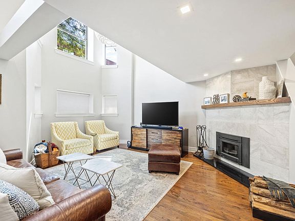3rd image of 1054 W Armitage Ave #1A