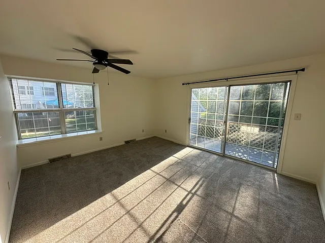 886 Sturbridge Ln #B — Photo 3