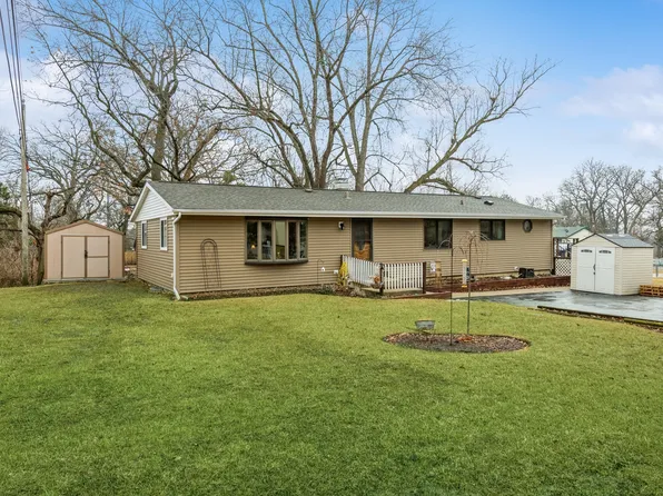 3312 W Meadow Ln, Wonder Lake, IL 60097