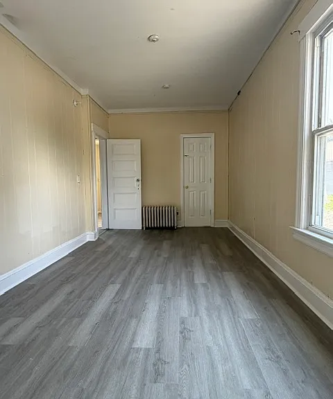 53 Dixon Ave — Photo 4
