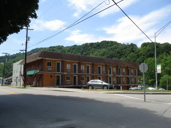 20 S Main St, Burnsville, WV 26335