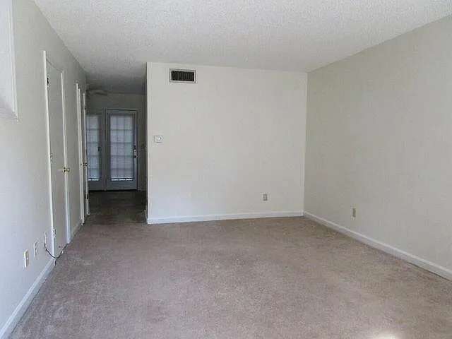 2 bed, 1.5 bath, 950 sqft, $950 — Photo 2