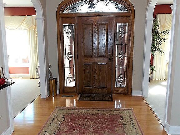 2nd image of 775 Oakwood Ln