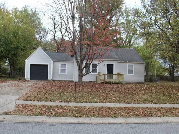 8321 Riley St, Overland Park, KS 66212