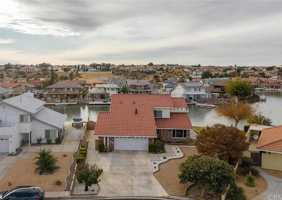 1st image of 18196 Pier Dr