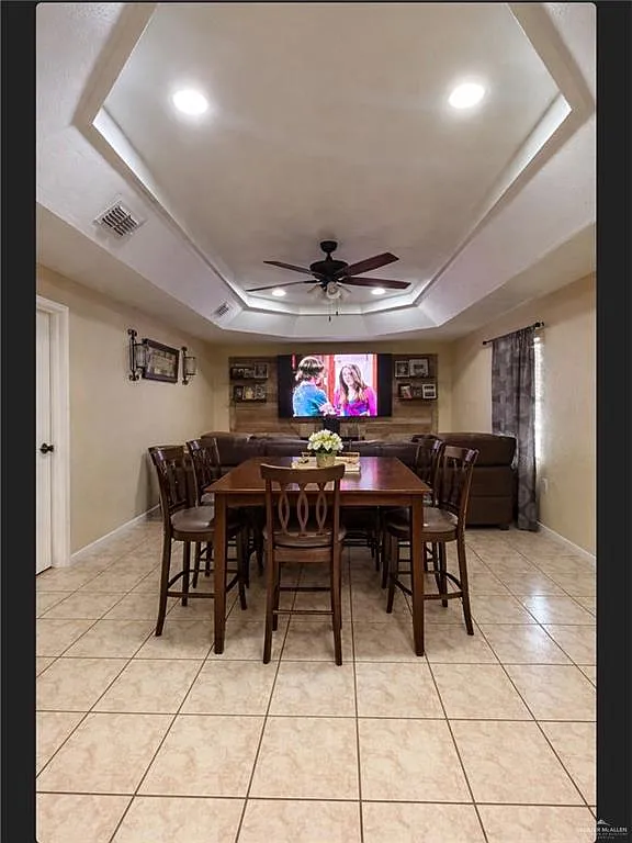 3 bed, 2.0 bath, 1568 sqft, $1,450 — Photo 2