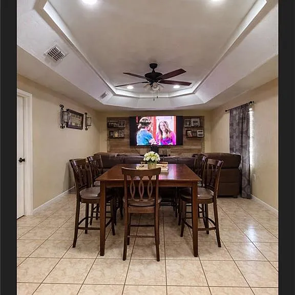 618 N Val Verde Rd — Photo 2