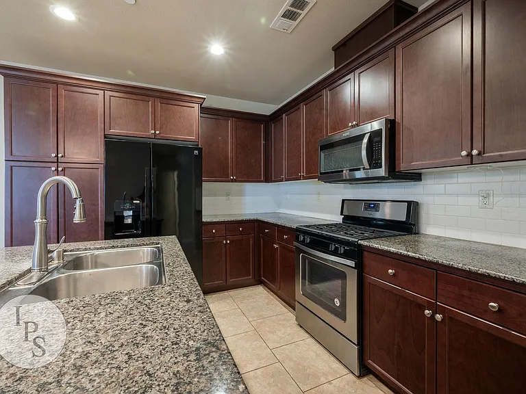 6414 W Norwich Ave — Photo 5