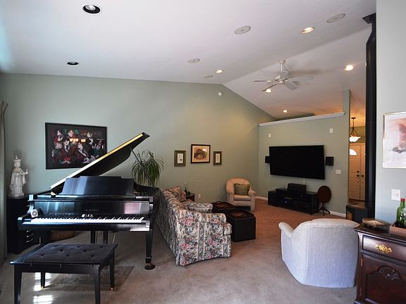 3rd image of 2419 Black Oak Dr