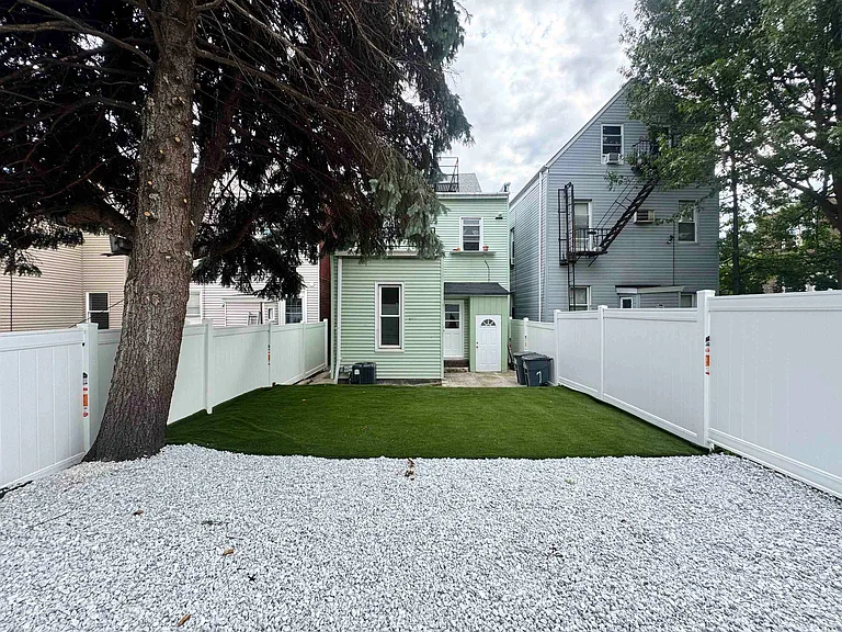 316 21st St #1 — Photo 32